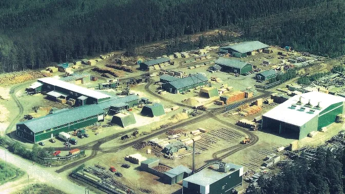 フィンランドに直営の木材パネル工場を開設